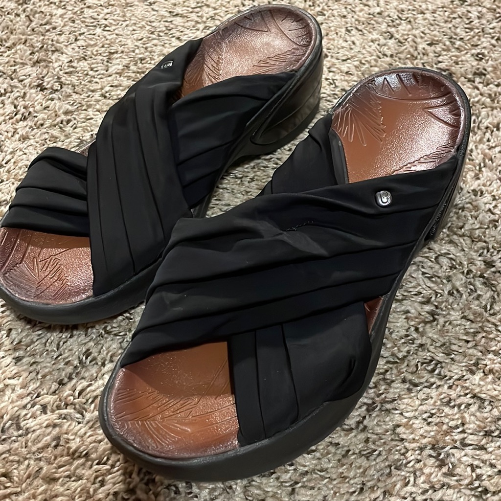 Bzees Black Fabric Strap Sandals 9.5m